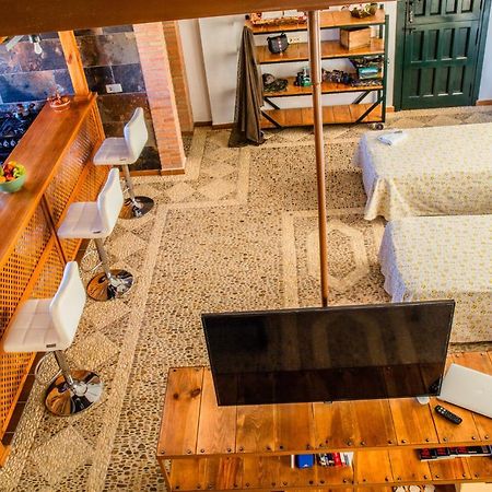 Apartamento Loft La Encina Torrejon el Rubio Luaran gambar